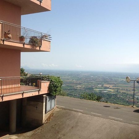 Tra Norba E Norma Villa Bagian luar foto